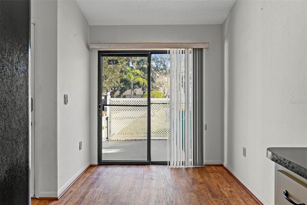 На продажу: $139,900 (2 спален, 2 ванн, 959 Квадратных фут)