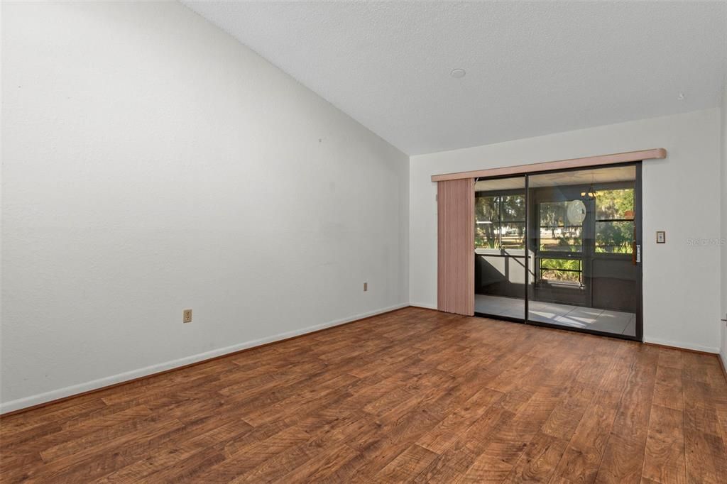 На продажу: $139,900 (2 спален, 2 ванн, 959 Квадратных фут)