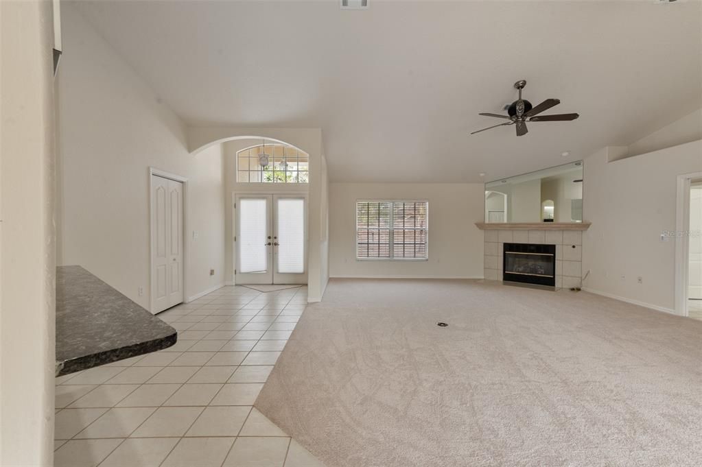 En Venta: $299,999 (3 camas, 2 baños, 2169 Pies cuadrados)