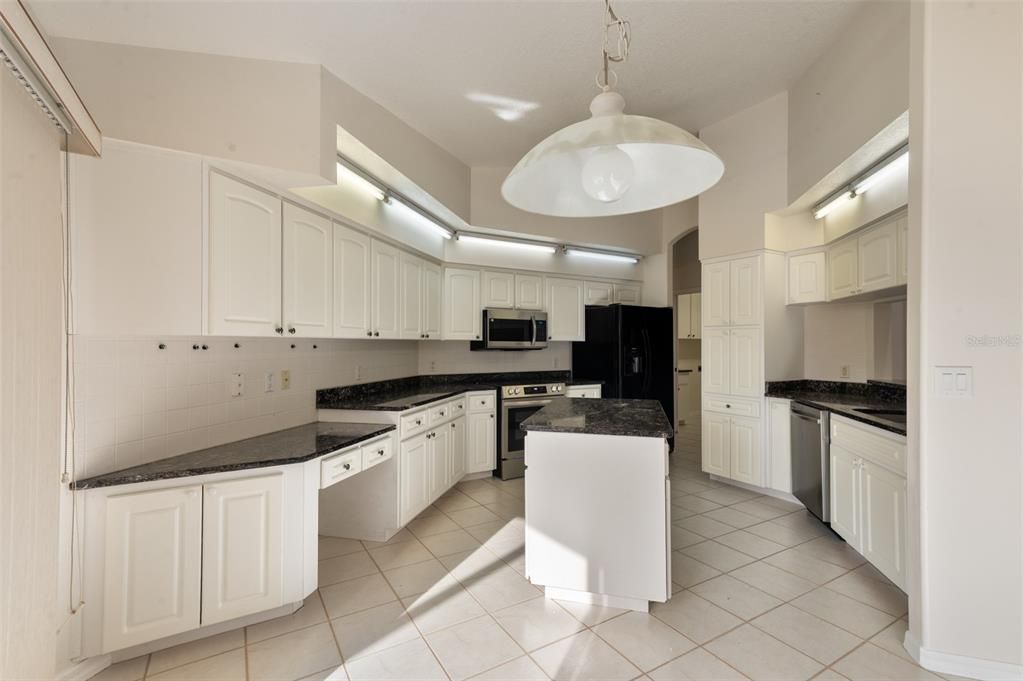 En Venta: $299,999 (3 camas, 2 baños, 2169 Pies cuadrados)