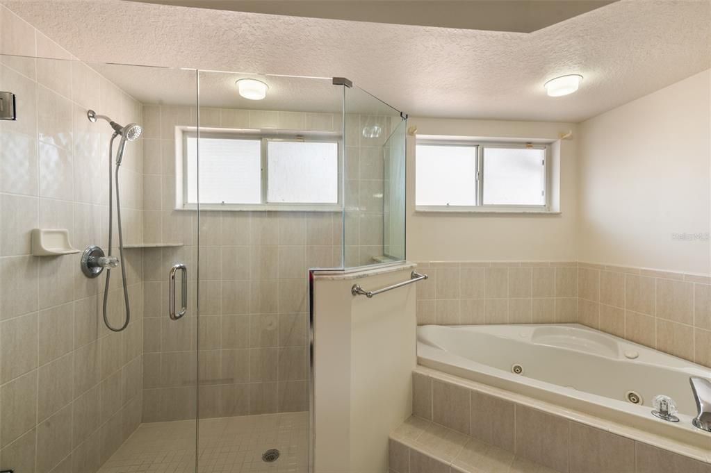 En Venta: $299,999 (3 camas, 2 baños, 2169 Pies cuadrados)