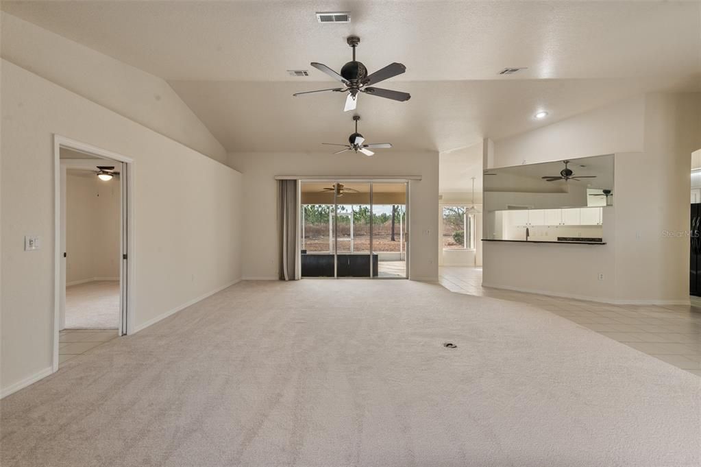 En Venta: $299,999 (3 camas, 2 baños, 2169 Pies cuadrados)