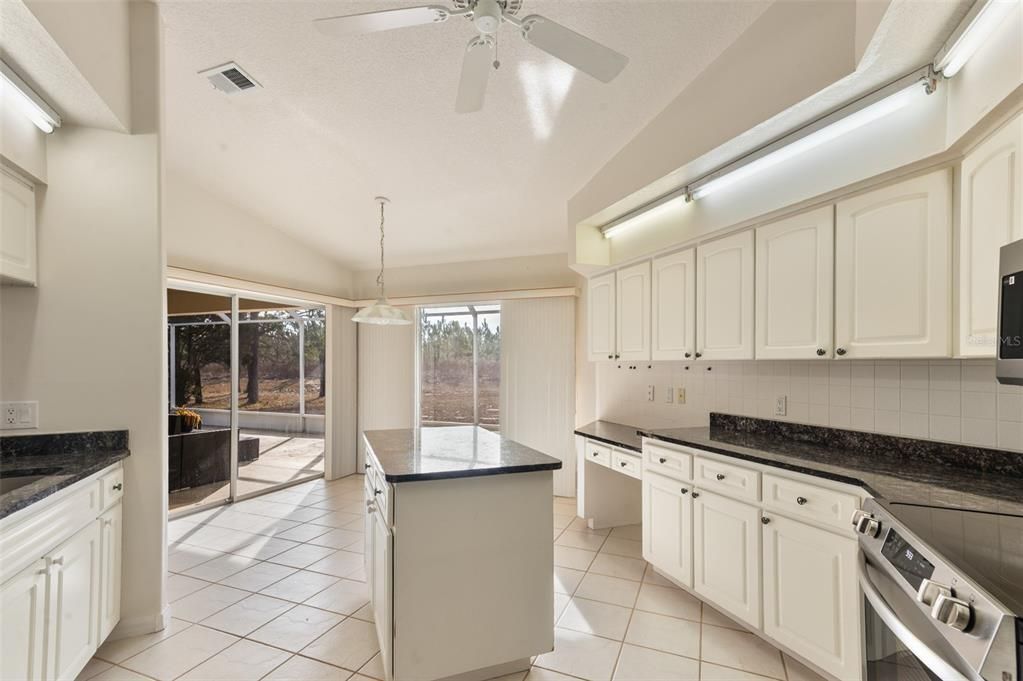 En Venta: $299,999 (3 camas, 2 baños, 2169 Pies cuadrados)