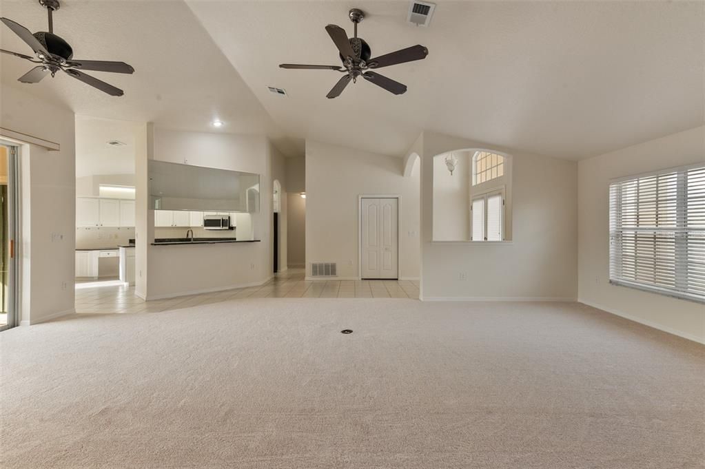 En Venta: $299,999 (3 camas, 2 baños, 2169 Pies cuadrados)