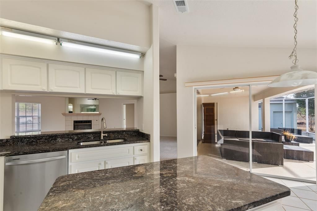 En Venta: $299,999 (3 camas, 2 baños, 2169 Pies cuadrados)