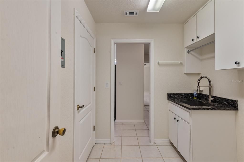En Venta: $299,999 (3 camas, 2 baños, 2169 Pies cuadrados)