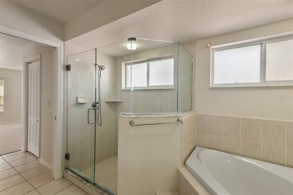En Venta: $299,999 (3 camas, 2 baños, 2169 Pies cuadrados)