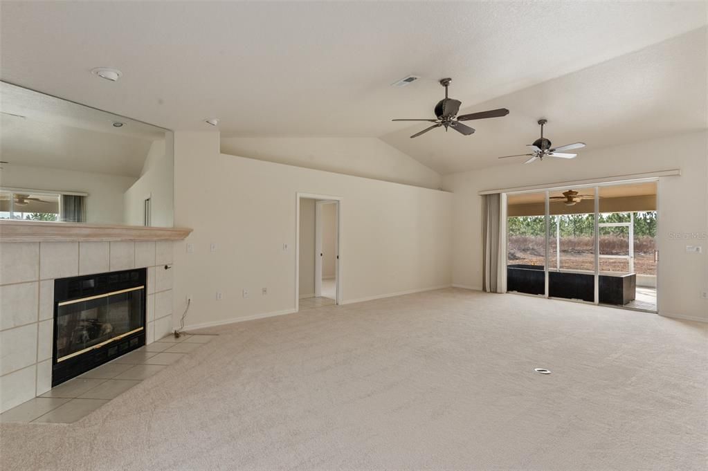 En Venta: $299,999 (3 camas, 2 baños, 2169 Pies cuadrados)