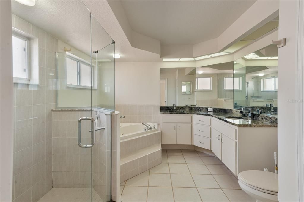 En Venta: $299,999 (3 camas, 2 baños, 2169 Pies cuadrados)