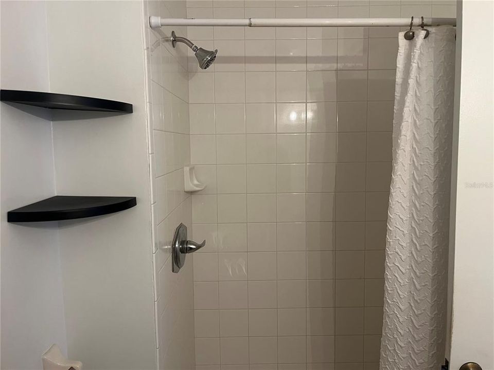 Activo con contrato: $1,550 (3 camas, 2 baños, 1118 Pies cuadrados)