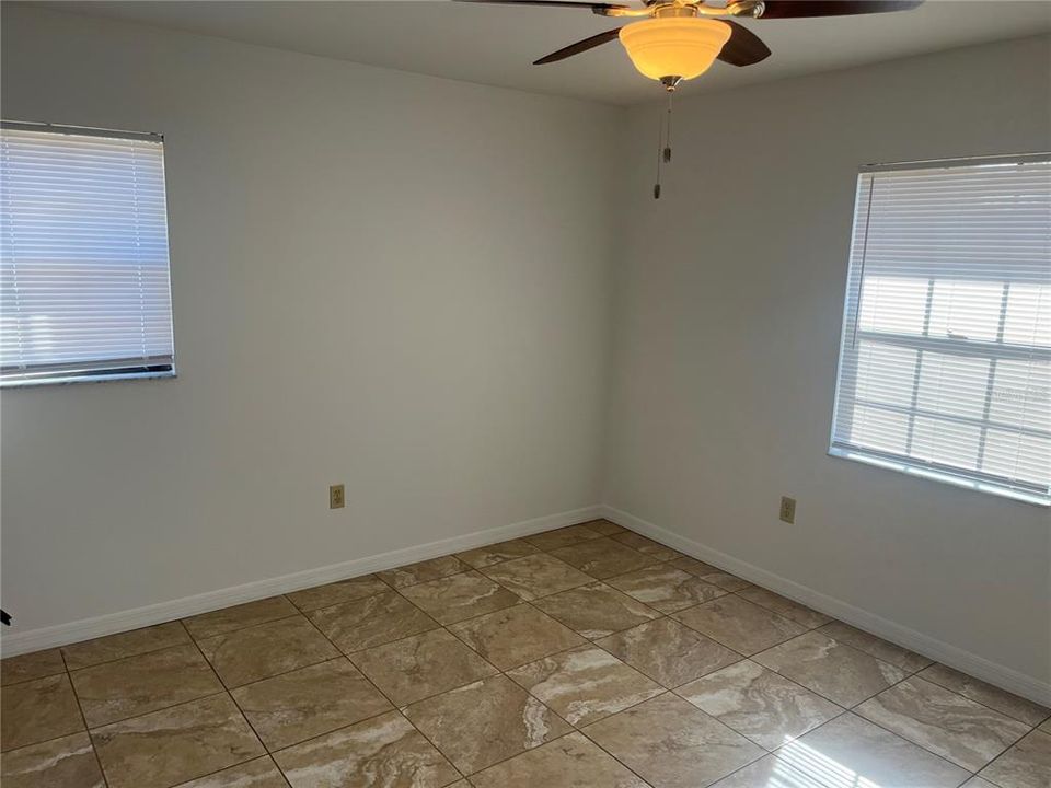 Activo con contrato: $1,550 (3 camas, 2 baños, 1118 Pies cuadrados)