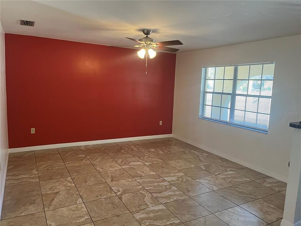 Activo con contrato: $1,550 (3 camas, 2 baños, 1118 Pies cuadrados)