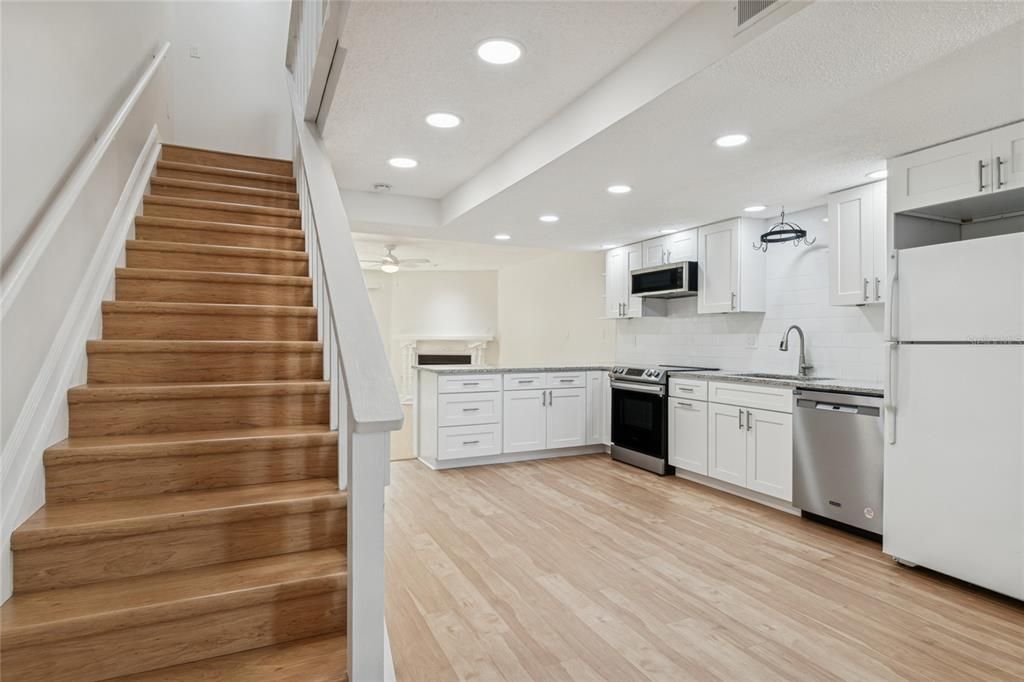 For Sale: $374,900 (2 beds, 2 baths, 1290 Square Feet)