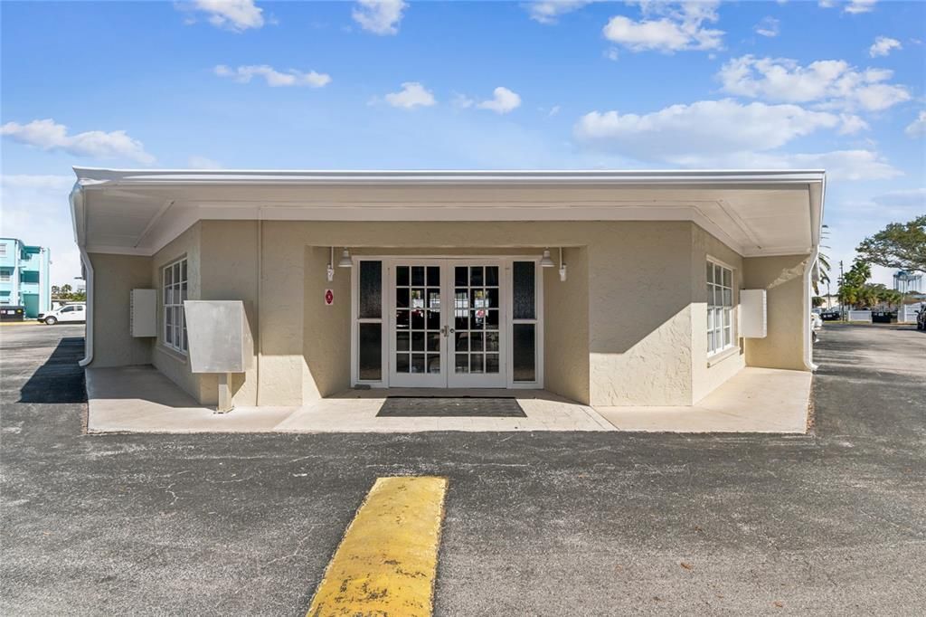 For Sale: $374,900 (2 beds, 2 baths, 1290 Square Feet)