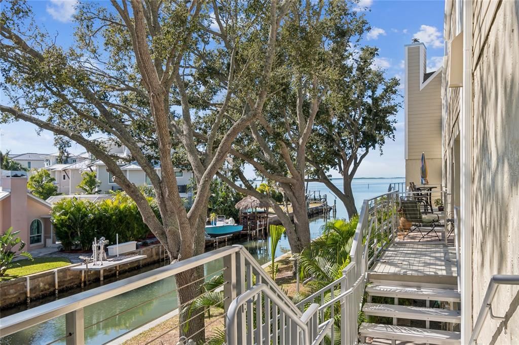 For Sale: $374,900 (2 beds, 2 baths, 1290 Square Feet)