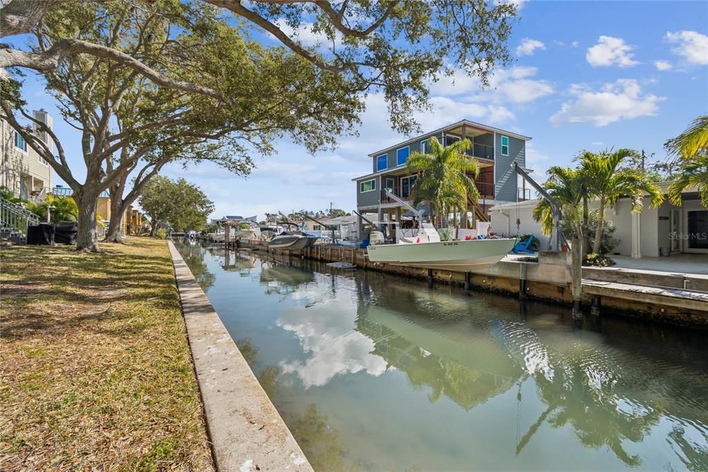 For Sale: $374,900 (2 beds, 2 baths, 1290 Square Feet)