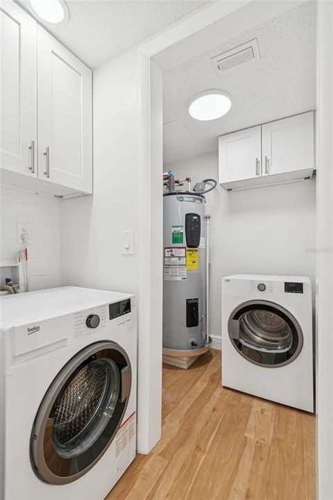 For Sale: $374,900 (2 beds, 2 baths, 1290 Square Feet)