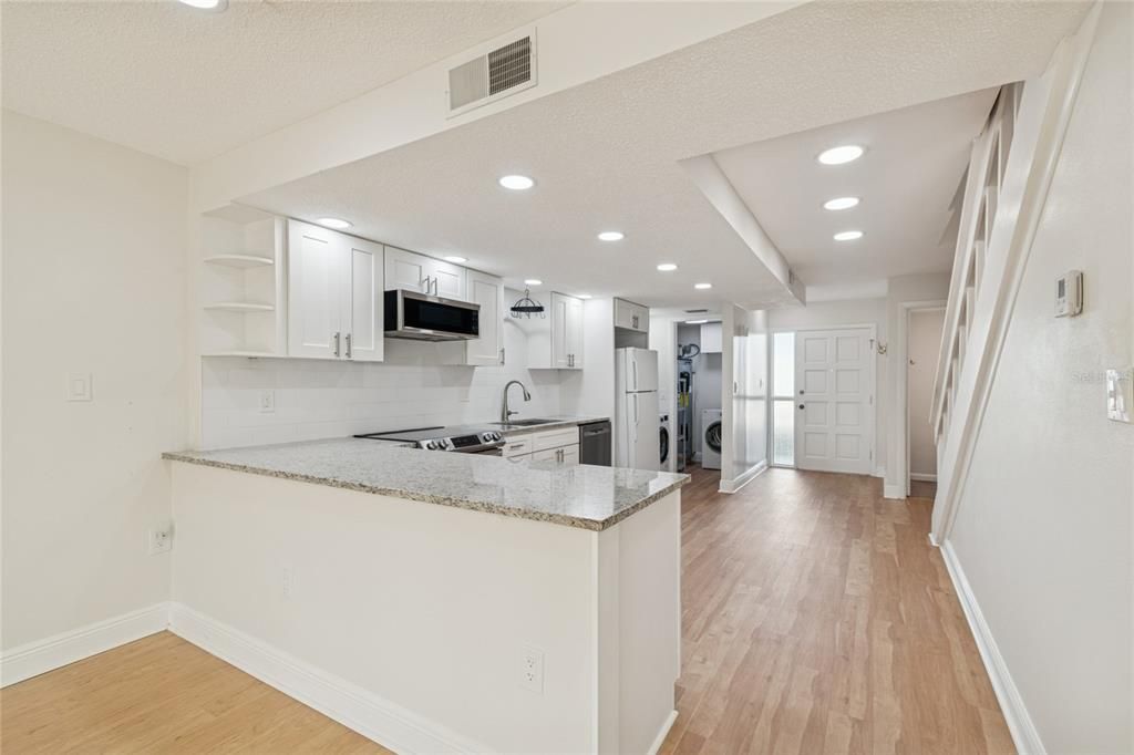 For Sale: $374,900 (2 beds, 2 baths, 1290 Square Feet)