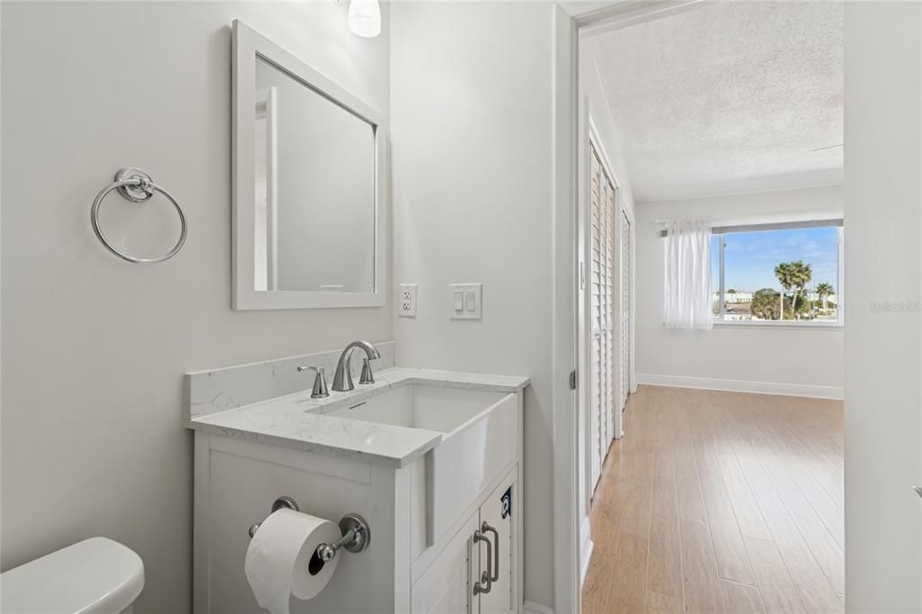 For Sale: $374,900 (2 beds, 2 baths, 1290 Square Feet)