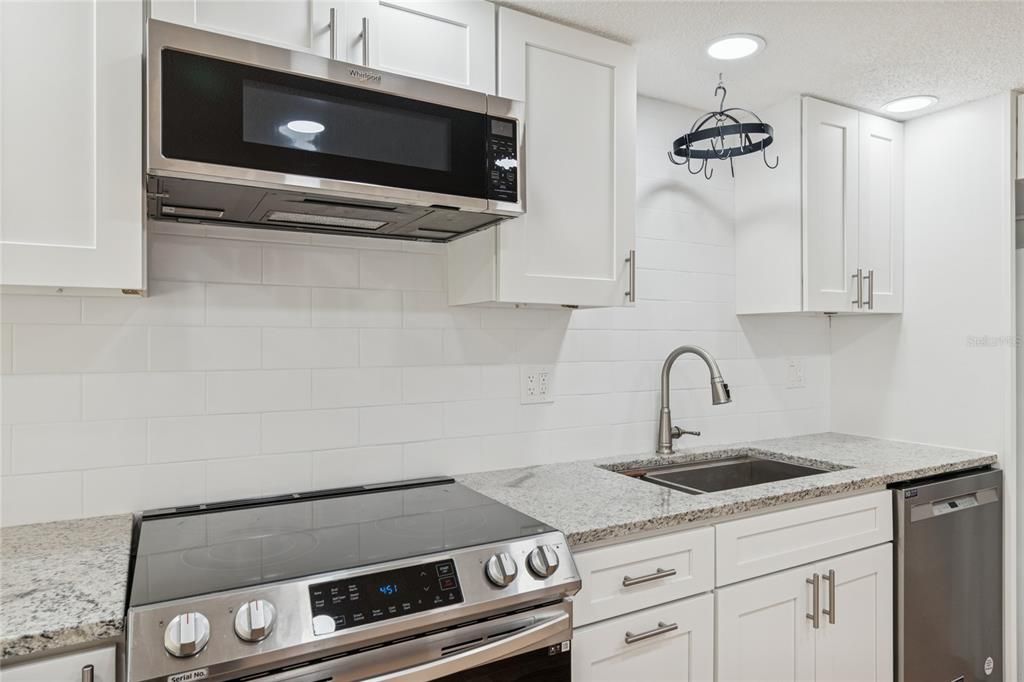 For Sale: $374,900 (2 beds, 2 baths, 1290 Square Feet)