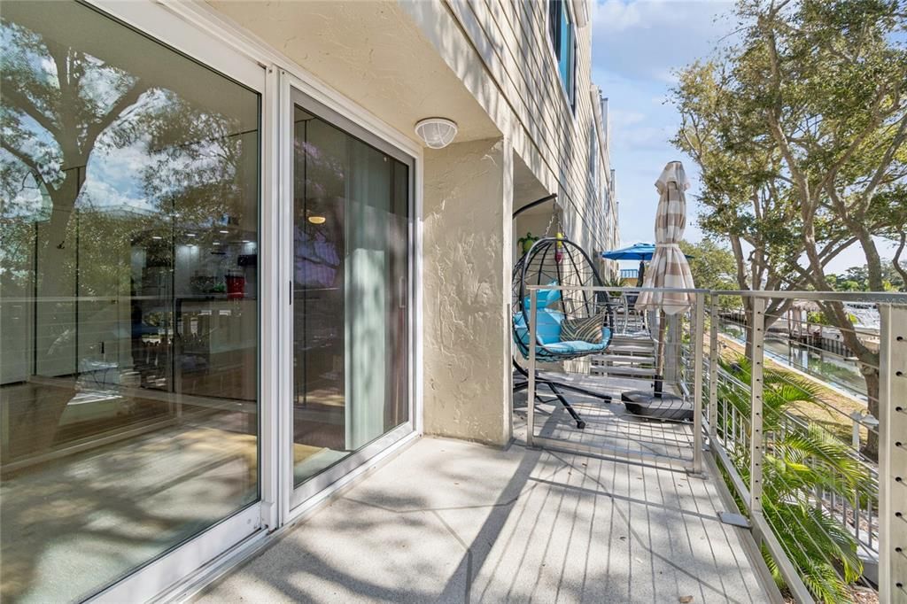 For Sale: $374,900 (2 beds, 2 baths, 1290 Square Feet)