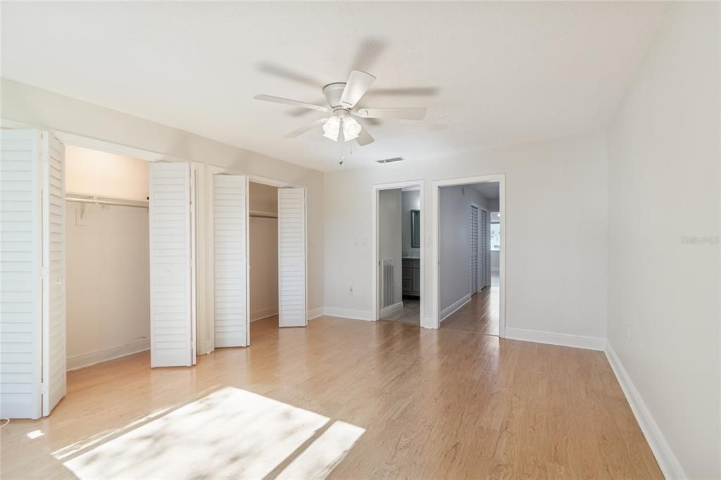 For Sale: $374,900 (2 beds, 2 baths, 1290 Square Feet)