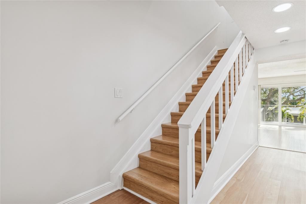 For Sale: $374,900 (2 beds, 2 baths, 1290 Square Feet)