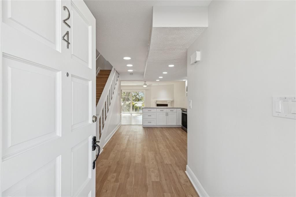 For Sale: $374,900 (2 beds, 2 baths, 1290 Square Feet)