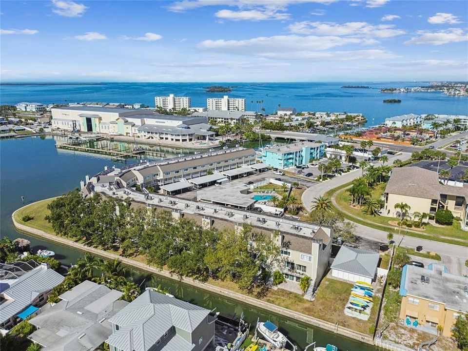 For Sale: $374,900 (2 beds, 2 baths, 1290 Square Feet)