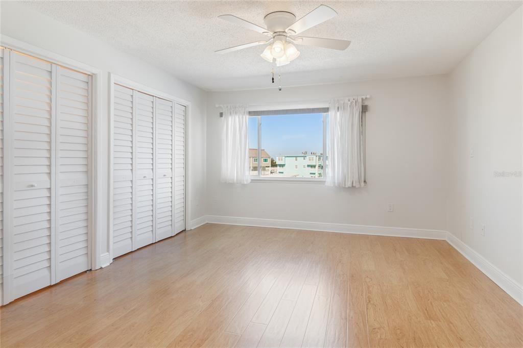 For Sale: $374,900 (2 beds, 2 baths, 1290 Square Feet)