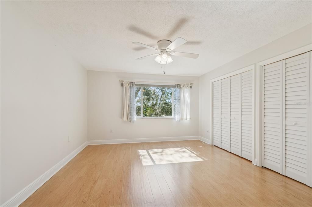 For Sale: $374,900 (2 beds, 2 baths, 1290 Square Feet)