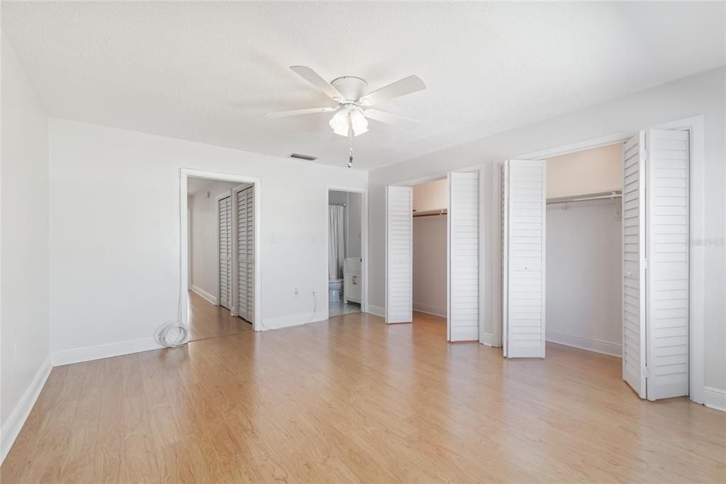 For Sale: $374,900 (2 beds, 2 baths, 1290 Square Feet)