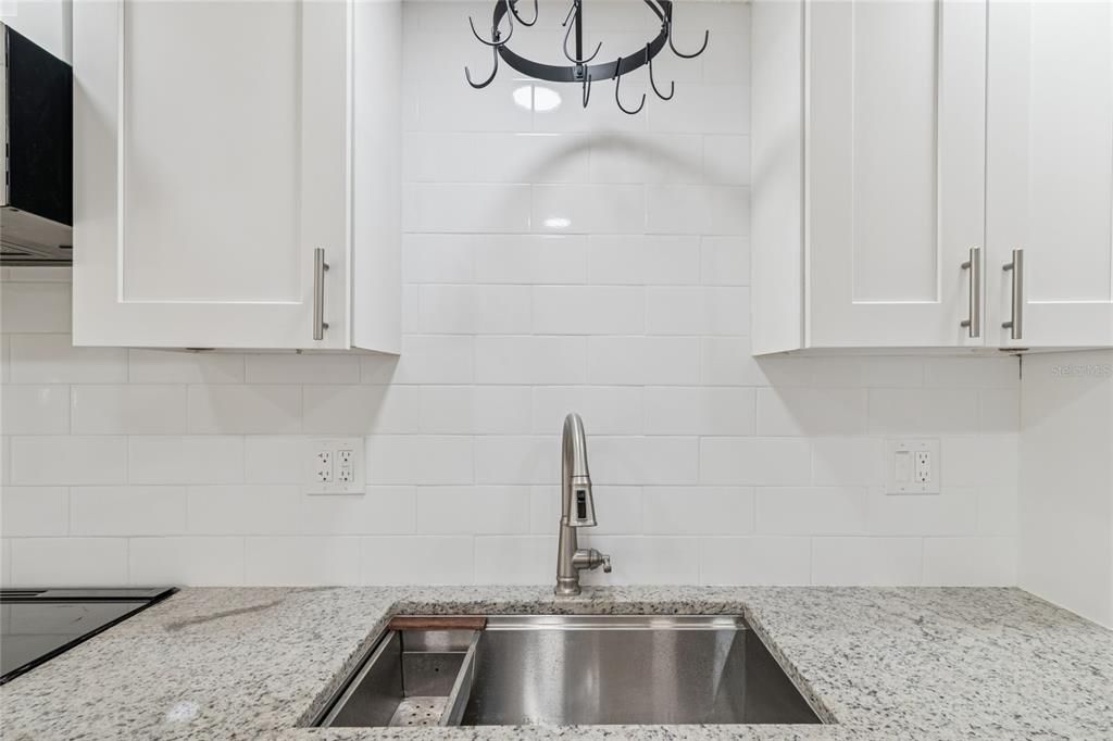 For Sale: $374,900 (2 beds, 2 baths, 1290 Square Feet)