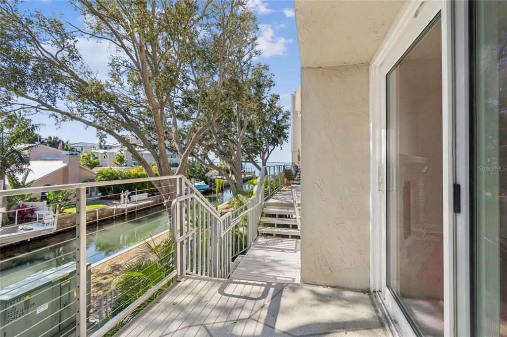 For Sale: $374,900 (2 beds, 2 baths, 1290 Square Feet)