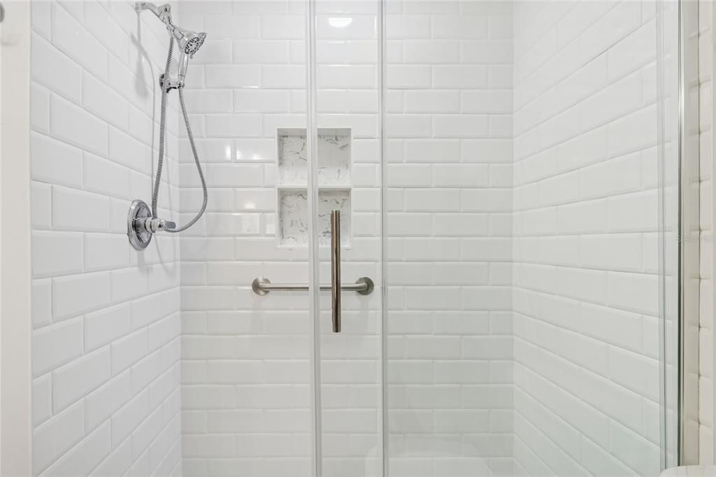 For Sale: $374,900 (2 beds, 2 baths, 1290 Square Feet)