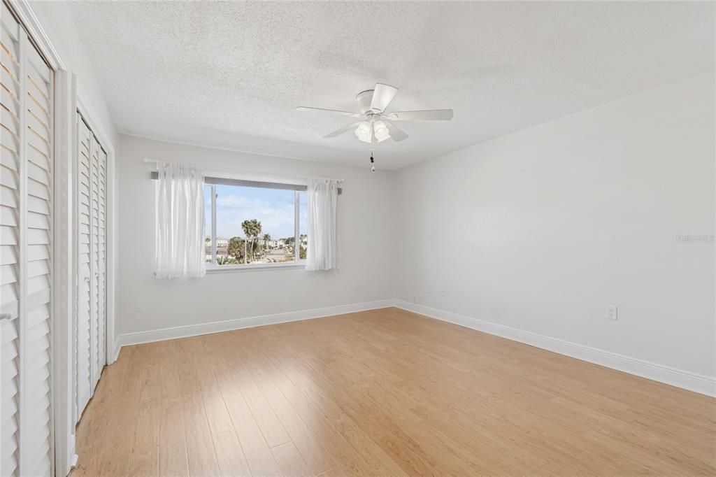 For Sale: $374,900 (2 beds, 2 baths, 1290 Square Feet)