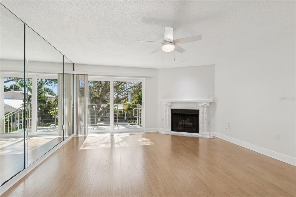 For Sale: $374,900 (2 beds, 2 baths, 1290 Square Feet)