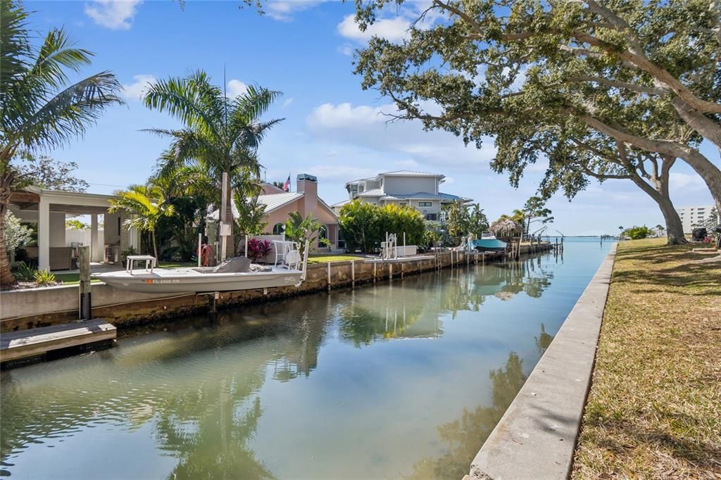 For Sale: $374,900 (2 beds, 2 baths, 1290 Square Feet)