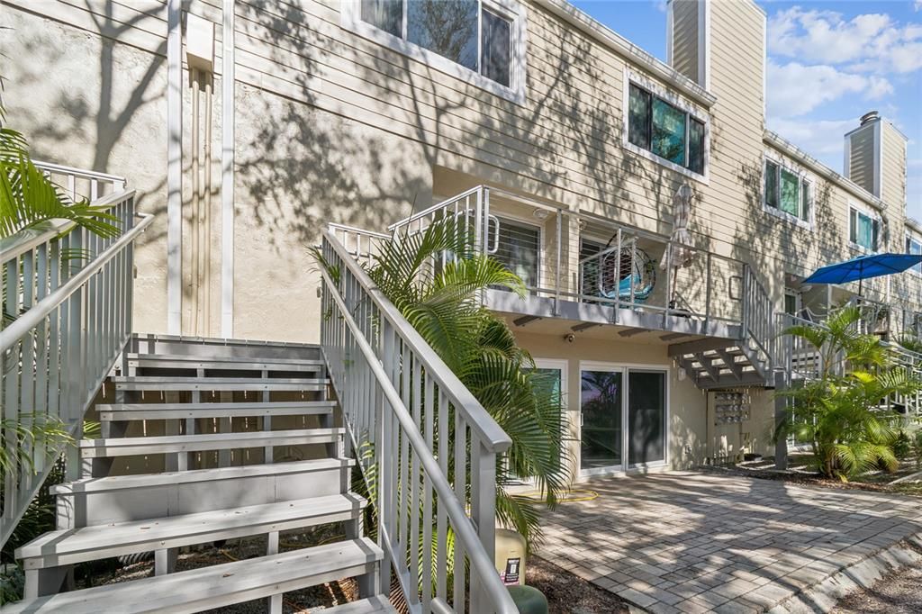 For Sale: $374,900 (2 beds, 2 baths, 1290 Square Feet)