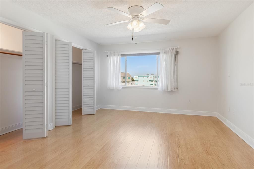 For Sale: $374,900 (2 beds, 2 baths, 1290 Square Feet)