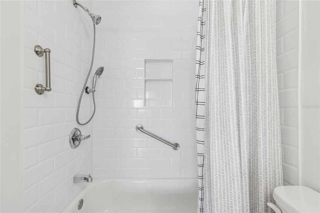 For Sale: $374,900 (2 beds, 2 baths, 1290 Square Feet)