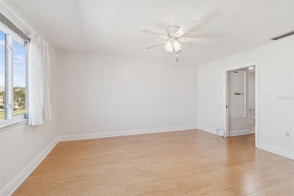 For Sale: $374,900 (2 beds, 2 baths, 1290 Square Feet)