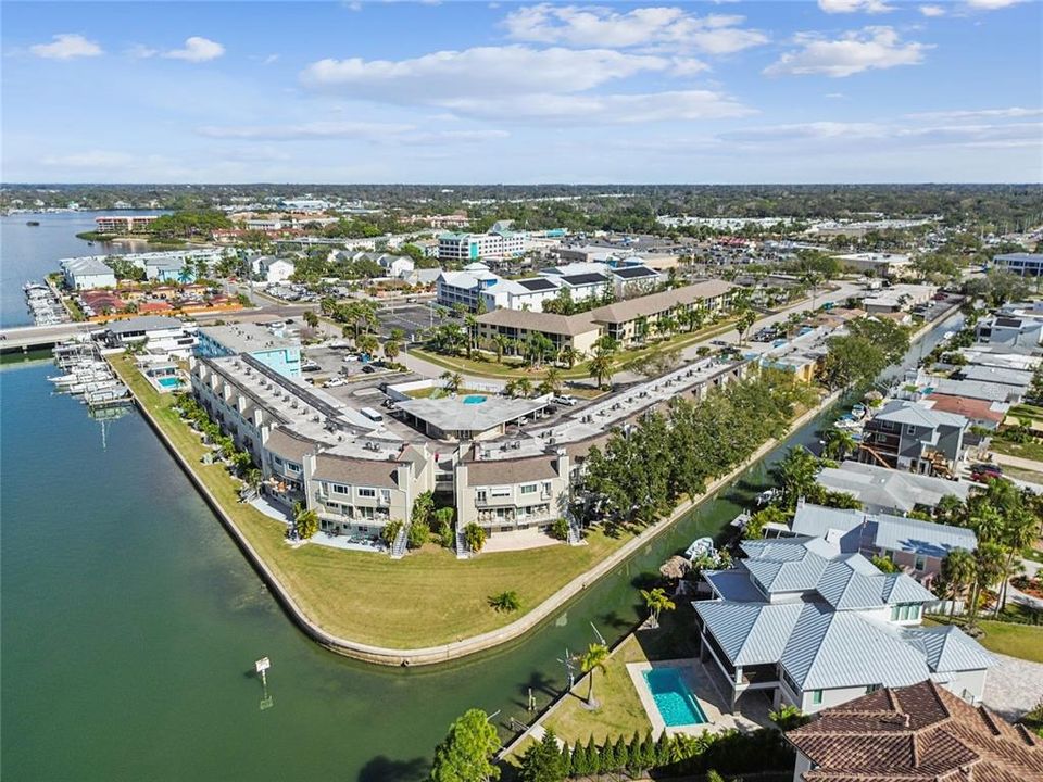 For Sale: $374,900 (2 beds, 2 baths, 1290 Square Feet)