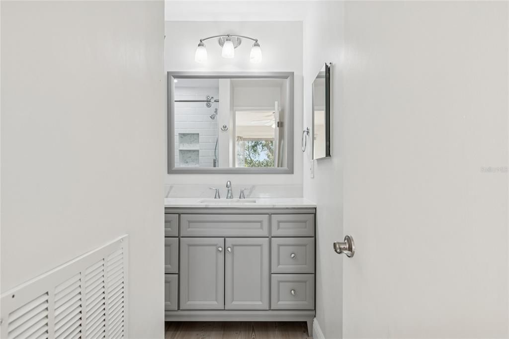 For Sale: $374,900 (2 beds, 2 baths, 1290 Square Feet)
