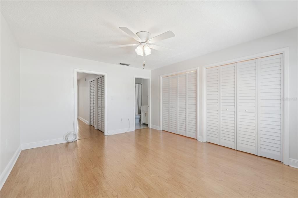 For Sale: $374,900 (2 beds, 2 baths, 1290 Square Feet)