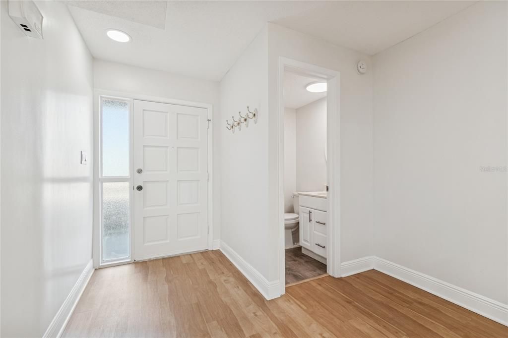 For Sale: $374,900 (2 beds, 2 baths, 1290 Square Feet)