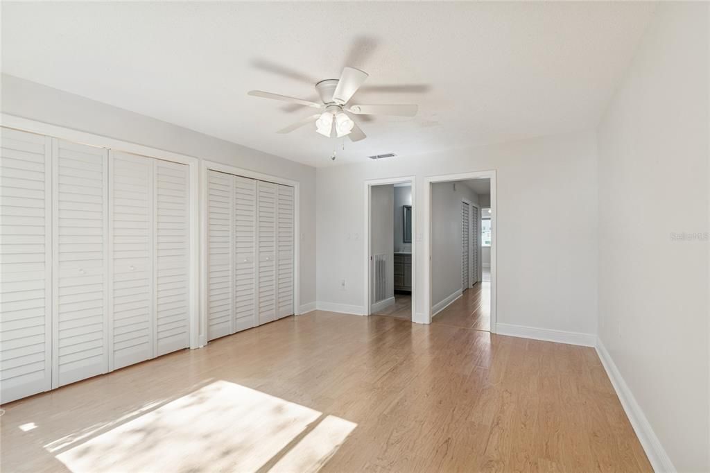 For Sale: $374,900 (2 beds, 2 baths, 1290 Square Feet)