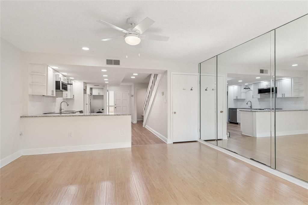 For Sale: $374,900 (2 beds, 2 baths, 1290 Square Feet)