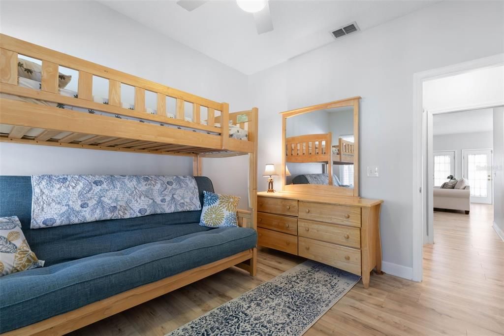 En Venta: $929,000 (4 camas, 4 baños, 2850 Pies cuadrados)