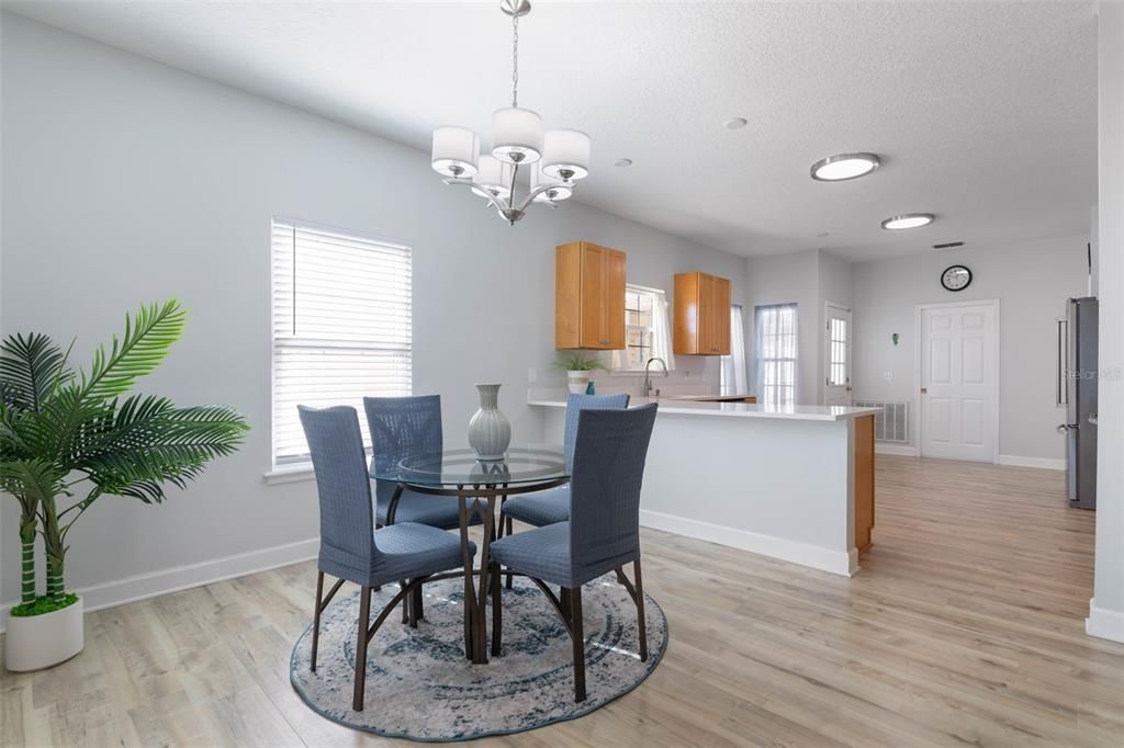 En Venta: $929,000 (4 camas, 4 baños, 2850 Pies cuadrados)